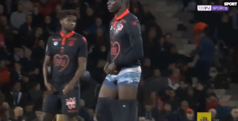 欧冠积分榜分析：各队晋级形势紧张,（欧冠形势盘点：出线之争愈演愈烈）