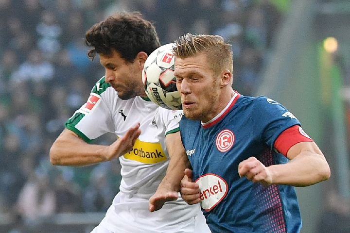 胖东来售卖梅西、库里等人签名球衣，乔丹公牛球衣售价13万8（胖东来开售梅西、库里等球星签名球衣 乔丹公牛球衣标价13.8万）